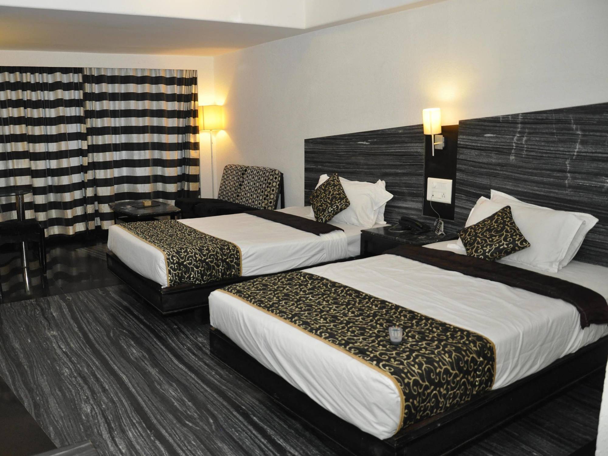 Vijayawāda Hotel Manorama מראה חיצוני תמונה
